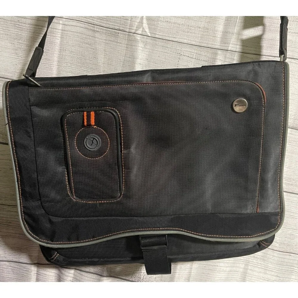 Targus Black Urban Messenger Laptop Shoulder Bag With Adjustable Strap
